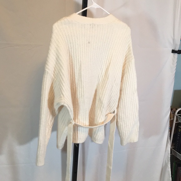 White tie up sweater - Picture 5 of 8